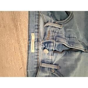 Levi's 311 Shaping Skinny Jeans Size 26 Light Wash